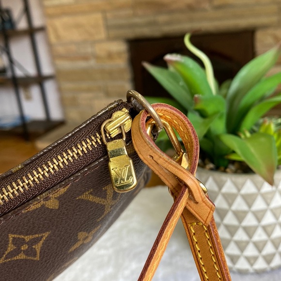 ❤️authentic lv Reposhing purse - Picture 7 of 16